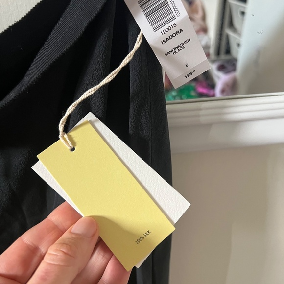 Aritzia silk skirt NWT pencil skirt - Picture 3 of 3